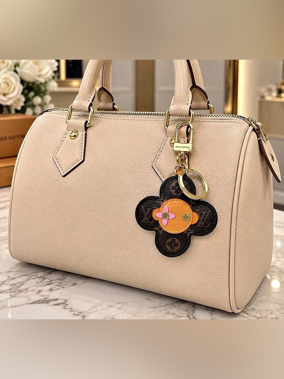 Keychain flower brown in Pink